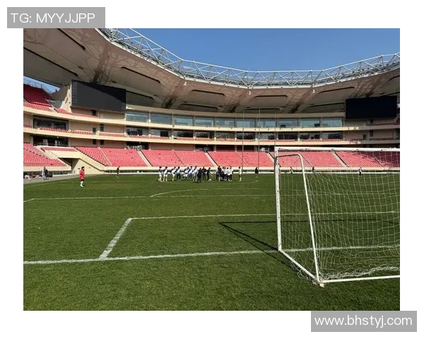 强大的足球草如何改变绿茵场的面貌与球员的表现