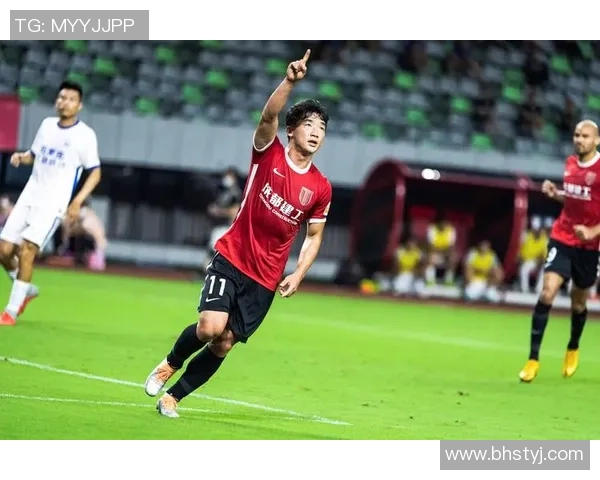 足球雄狮王的传奇之路与背后的奋斗精神探秘 足球雄狮王的传奇之路与背后的奋斗精神探秘