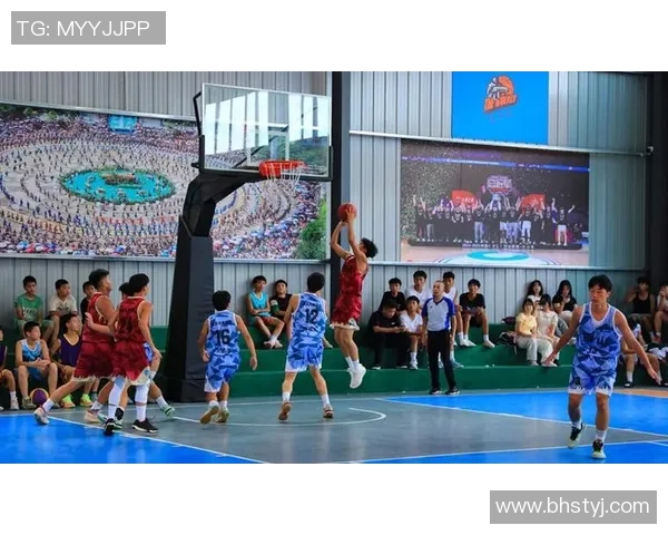 运动场上的激情碰撞足球与篮球的魅力交织与对抗 运动场上的激情碰撞足球与篮球的魅力交织与对抗